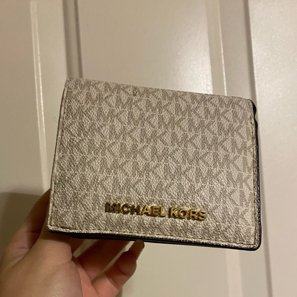Michael kors wallet